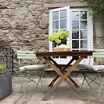 Blacksmiths A Traditional With Garden And Wood Burning Stove In Pooley Bridge, Ullwater *