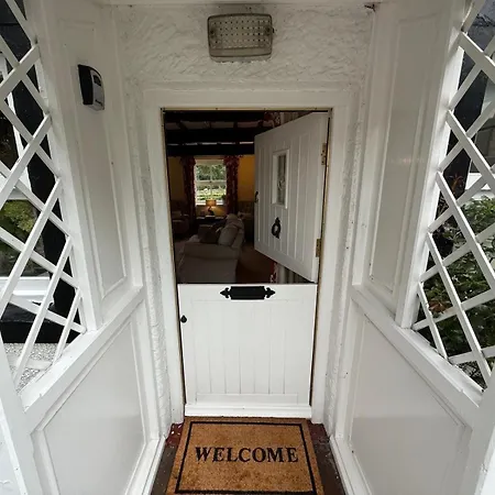 בית נופש Blacksmiths A Traditional With Garden And Wood Burning Stove In Pooley Bridge, Ullwater פולי ברידג'