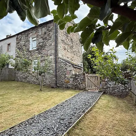 Blacksmiths A Traditional With Garden And Wood Burning Stove In Pooley Bridge, Ullwater * פולי ברידג'