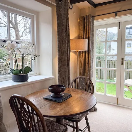 Дом отдыха Blacksmiths A Traditional With Garden And Wood Burning Stove In Pooley Bridge, Ullwater *