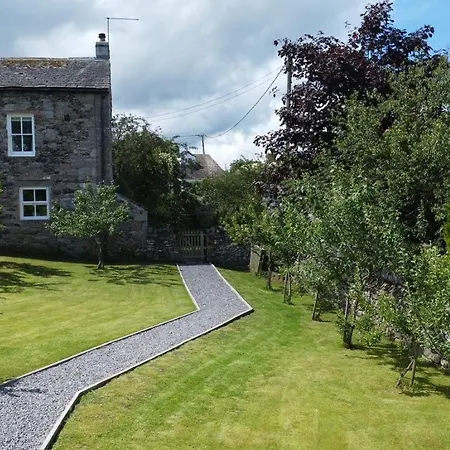 Дом отдыха Blacksmiths A Traditional With Garden And Wood Burning Stove In Pooley Bridge, Ullwater Пули-Бридж