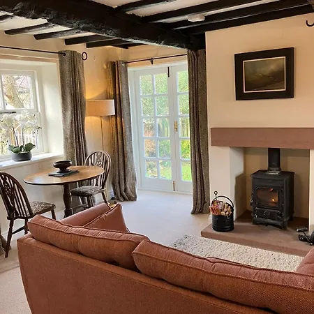 Blacksmiths A Traditional With Garden And Wood Burning Stove In Pooley Bridge, Ullwater * Пули-Бридж