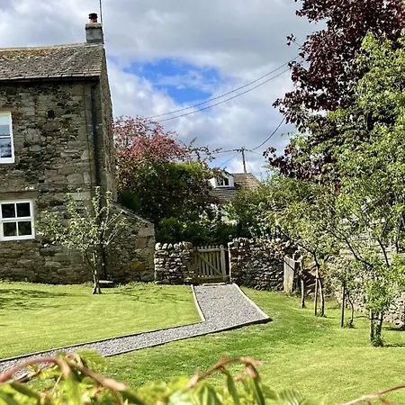 Дом отдыха Blacksmiths A Traditional With Garden And Wood Burning Stove In Pooley Bridge, Ullwater Пули-Бридж