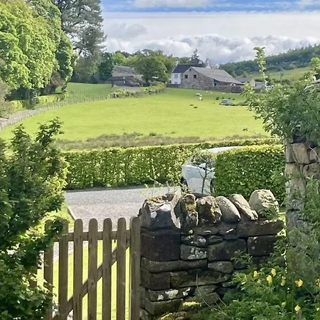 Дом отдыха Blacksmiths A Traditional With Garden And Wood Burning Stove In Pooley Bridge, Ullwater