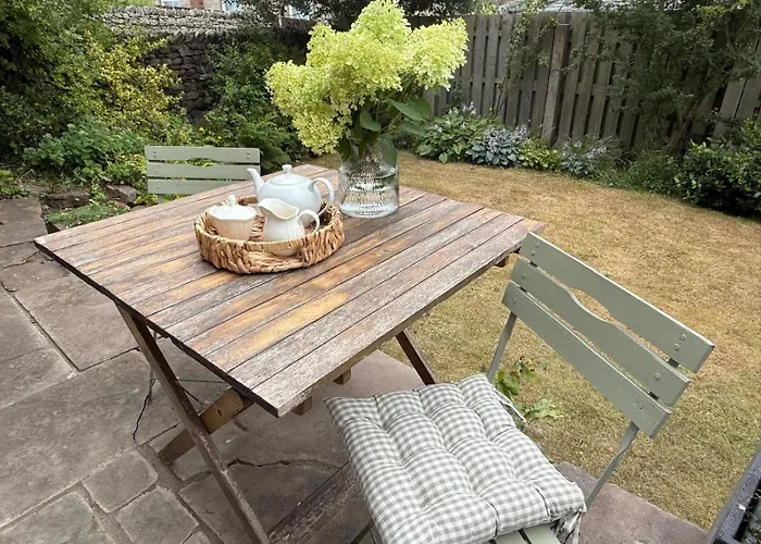 Blacksmiths A Traditional With Garden And Wood Burning Stove In Pooley Bridge, Ullwater * Pooley Bridge