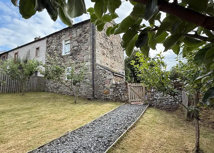 Blacksmiths A Traditional With Garden And Wood Burning Stove In Pooley Bridge, Ullwater * Pooley Bridge