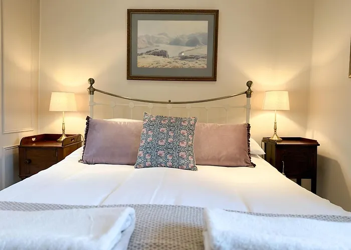 Blacksmiths A Traditional With Garden And Wood Burning Stove In Pooley Bridge, Ullwater Pooley Bridge