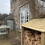 Blacksmiths A Traditional With Garden And Wood Burning Stove In Pooley Bridge, Ullwater Nyaraló