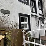 Nyaraló Blacksmiths A Traditional With Garden And Wood Burning Stove In Pooley Bridge, Ullwater *